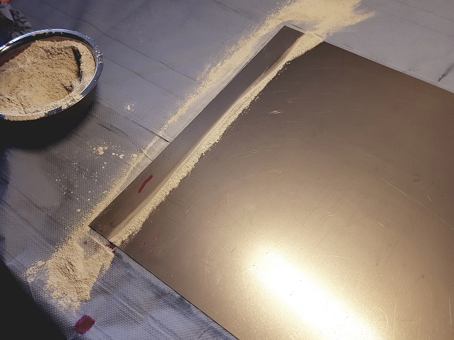 Nachweis der Oberflächenspannung auf mit EUROSORB gereinigter Metalloberfläche durch Auftragen einer Testtinte