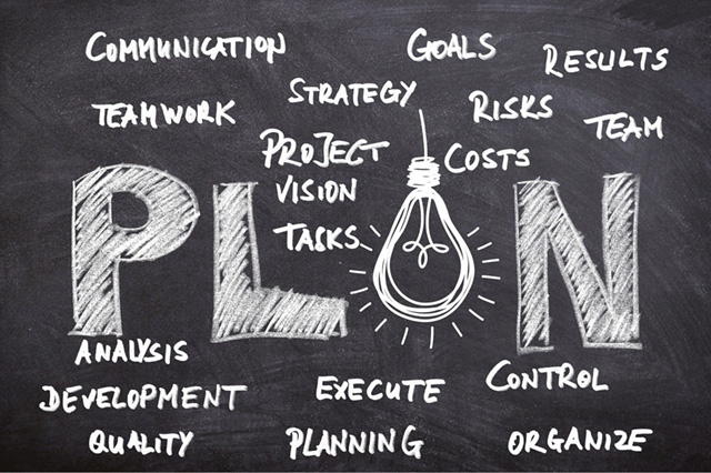 Tafel mit Kreide beschreibt Beratung und Konzeption als Service Angebot