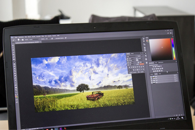 Bild auf PC Bildschirm beschreibt das Service Angebot für Bilder & Grafiken