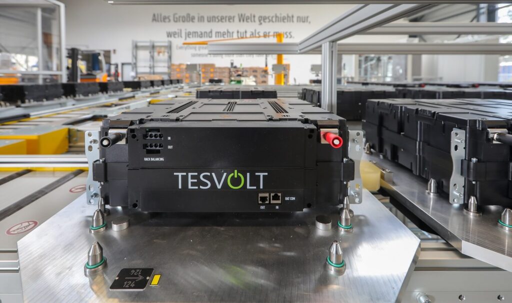 Serienfertigung der Batteriespeicher Lösungen in der Tesvolt Gigafactory in Lutherstadt Wittenberg