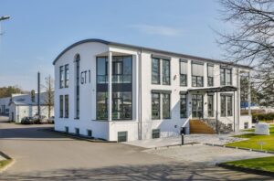 Firmengebäude der Tesvolt Gigafabrik in Lutherstadt Wittenberg