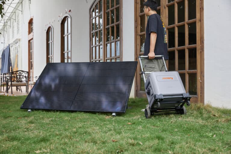 Mini Solaranlagen sind flexibel und mobil einsetzbar. Mit Speicher sorgen sie für maximale Effizienz.