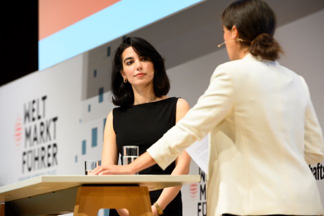 Aya Jaff im Talk beim Weltmarktführer Innovation Day 2024 in Erlangen